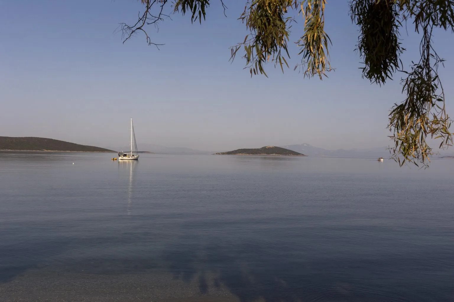 Το 𝐍𝐚𝐭𝐢𝐨𝐧𝐚𝐥 𝐆𝐞𝐨𝐠𝐫𝐚𝐩𝐡𝐢𝐜 έχει τοποθετήσει το Μαρμάρι στους 10 κορυφαίους προορισμούς για ιστιοπλοΐα, θαλάσσια σπορ και κρουαζιέρες λίγων ατόμων ┃ 𝐏𝐡𝐨𝐭𝐨 : Περικλής Μεράκος ║ 📷 𝐛𝐲 𝐭𝐫𝐚𝐯𝐞𝐥.𝐠𝐫